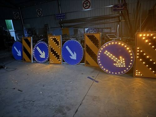 大同大同河南太阳能交通标牌 河南自发光交通路标牌厂家